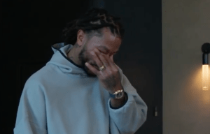 Derrick Rose bursts into tears after receiving rare honor under one special condition